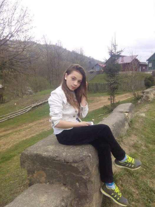 Detalii teribile în cazul Nicoletei, fata de 15 ani din Suceava care s-a spânzurat! Era șantajată de doi băieți și a postat imagini cutremurătoare pe Facebook