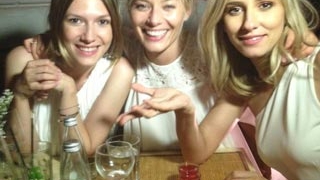 Imagini de la petrecerea burlacitelor a Danei Rogoz! Uite cum s-au distrat Adela Popescu si Laura Cosoi!