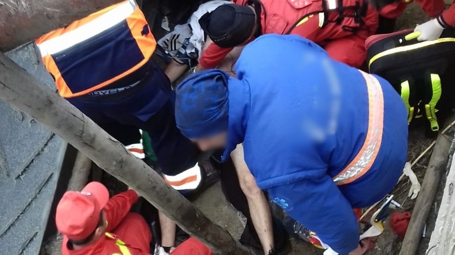 Bărbat strivit de un utilaj la o balastieră din Dâmbovița, salvat în ultima clipă
