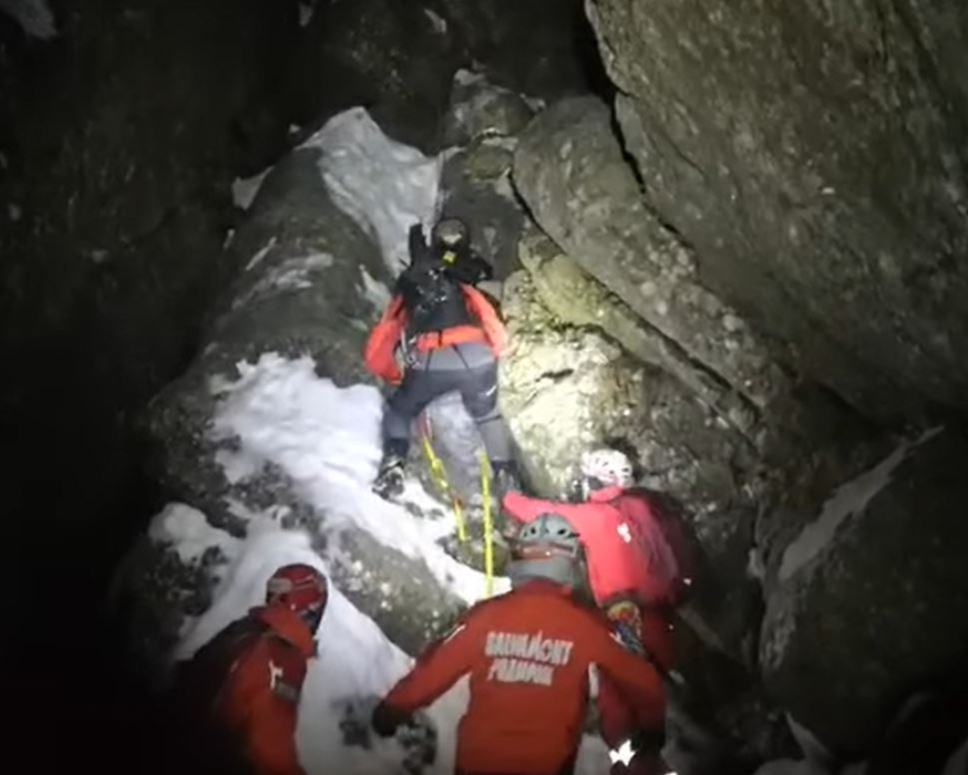 O alpinistă a fost la un pas de moarte, după ce a căzut într-o râpă din Munții Bucegi