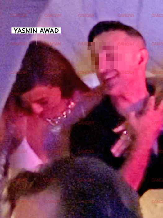 Îl ia de gât și dansează cu el