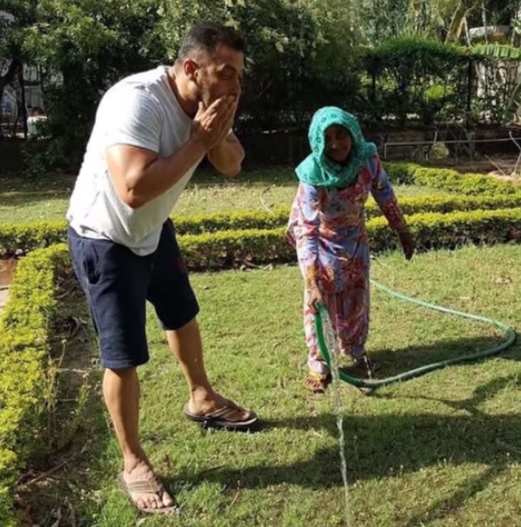 Cu ce își ocupă timpul Iulia Vântur în reședința de lux a lui Salman Khan din mijlocul junglei