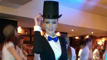 La kangoo jumps în costum bărbătesc! Uite cum s-a prezentat Ioana Maria Moldovan la un party!