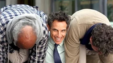 Ce puternic e Ben Stiller! Ridica doi oameni pe umeri