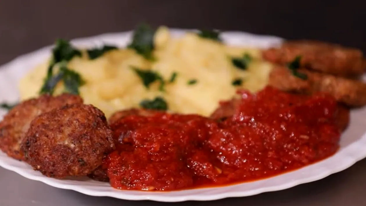 Chiftele de hrișcă cu ceapă, usturoi și boia dulce. Rețeta de post a părintelui Mina de la Mânăstirea Botoș