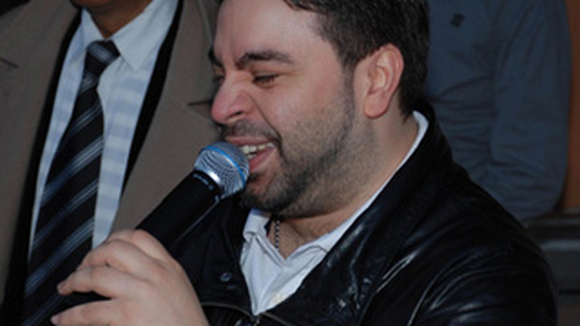 Pana acum era o piesa foarte cunoscuta, dar abia acum e HIT! Florin Salam "si-a facut nebunia" cu "Vara nu dorm" - "Pana dimineata imi fac de cap, peste tot umblu numai beat" - Ascult-o aici!