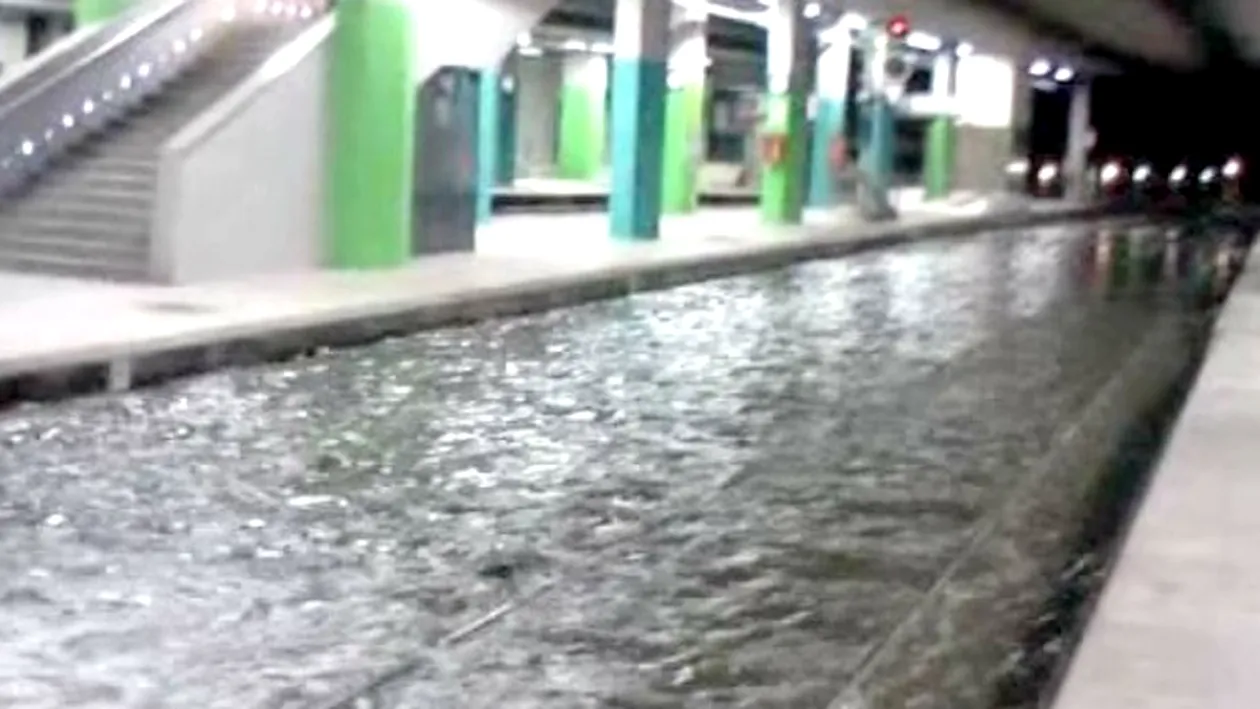 FOTO Potop in subteran! Metroul din Napoli a devenit Venetia sudului