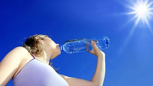 Meteorologii au prelungit CODUL GALBEN DE CANICULĂ! 15 judeţe din ţară se vor topi la soare