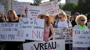Ca la noi, la nimeni! Un bărbat a agresat o femeie la protestul din Piața Victoriei