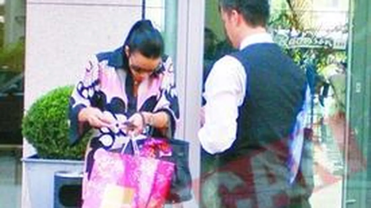 Fetele Madonnei au iesit la plimbare prin Bucuresti intr-o masina blindata