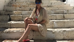 Adela Popescu, la proba costumului de baie! Cum arată actriţa la un an după ce a devenit mamă