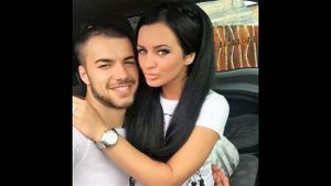 FOTO / Carmen de la Sălciua, schimbare radicală de look! Fanii sunt in delir: "Îţi stă super aşa!”