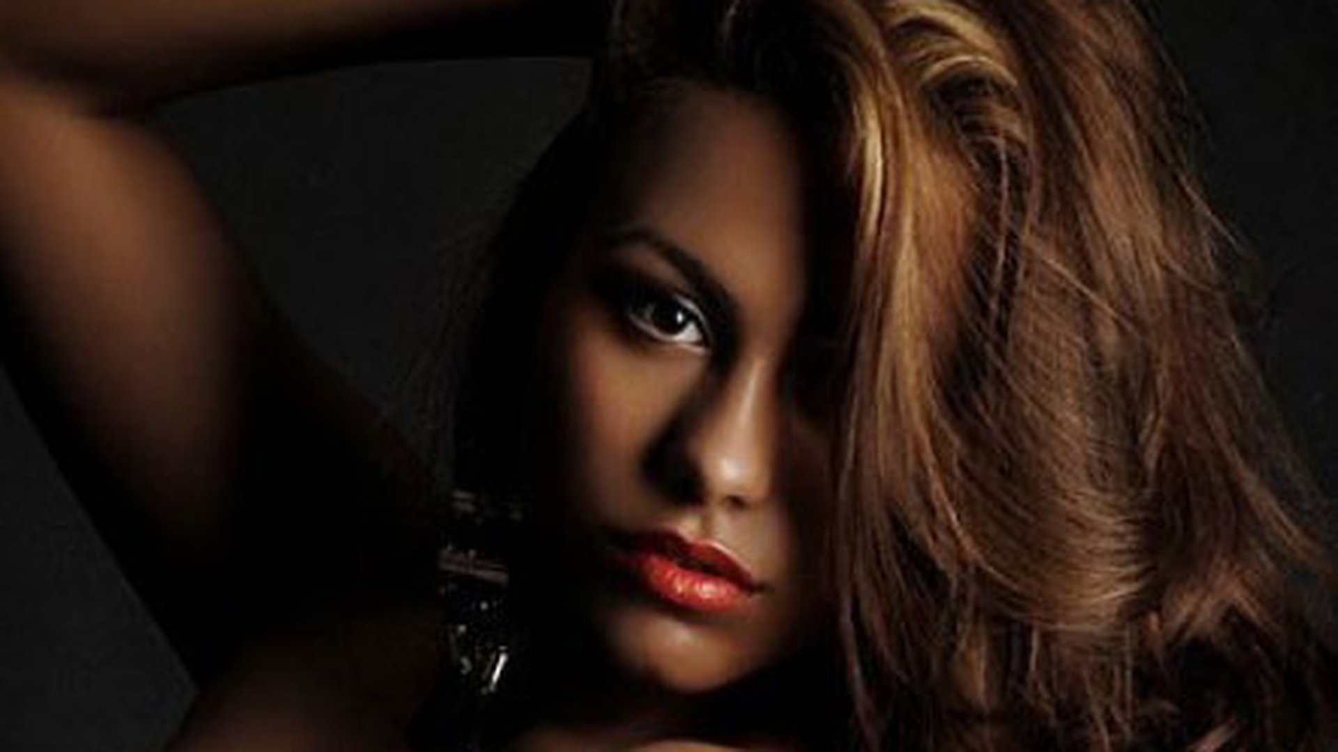 Beyonce de Romania lucreaza ca sa ajunga o diva! Adi de la Valcea ii vinde toate secretele!