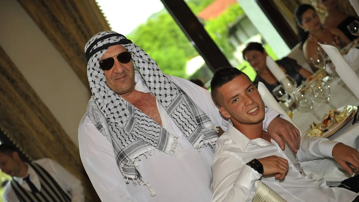 Nelson Mondialu isi imbraca fiul in aur! “Printul Transilvaniei” sclipeste de pe Marte cand isi pune bijuteriile!