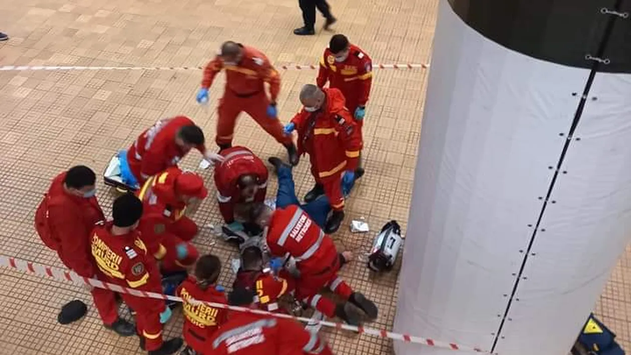 Un bărbat a murit la metrou, stația Unirii. Echipajul SMURD s-a chinuit să-l resusciteze