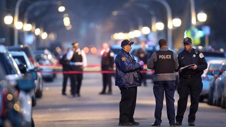 Atac armat în Chicago. Cel puțin 6 oameni, printre care și 2 copii, au fost răniți