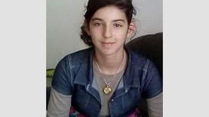 Polițiștii sunt în alertă! Adolescenta din Oradea care şi-a înjunghiat bunica a dispărut fără urmă