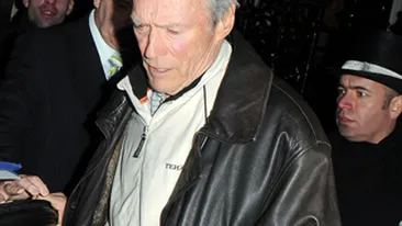 Clint Eastwood ar mai juca in filme doar in rolul James Bond!