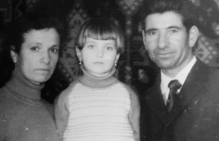 Mesajul emoționant al Nicoletei Voicu pentru mama ei: ”Ți-aș face chipul o icoană…” + Imagini de colecție cu artista când era mică