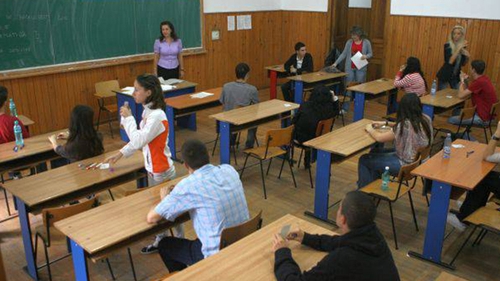 BAC 2014 - Profesorii au ras in hohote cand au vazut cum il cheama pe acest elev. E incredibil ce scrie in buletinul lui