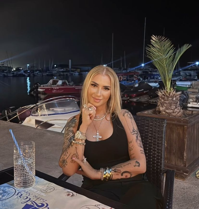 Anamaria Prodan (sursă - instagram.com/anamariaprodanreghecampf)