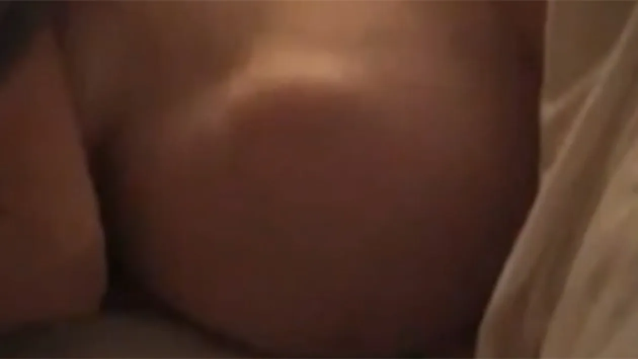 VIDEO Imaginile care au SOCAT internetul! Ce face un bebelus in burta mamei, exact inainte de a se naste: Cat de ciudat!