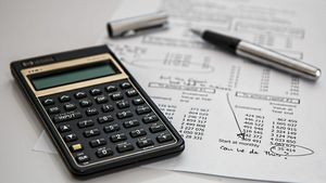 Cazul unic al românului care a dat sistemul bancar peste cap. Cum poți scăpa de datoria pe care o ai la bancă