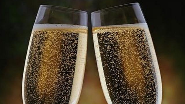 LA MULTI ANI! Peste 1,3 milioane de romani isi sarbatoresc ASTAZI ziua numelui de Sfintii Mihail si Gavriil