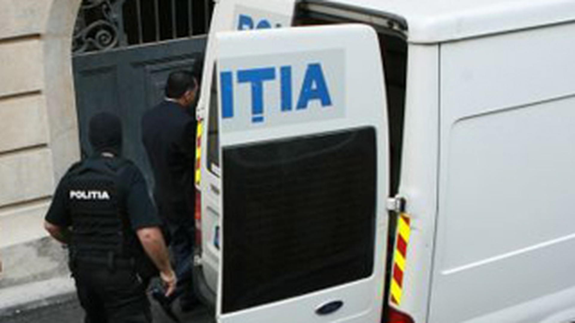 Seful politiei din Colceag este cercetat pentru luare de mita si trafic de influenta! Are interdictie de a parasi tara!