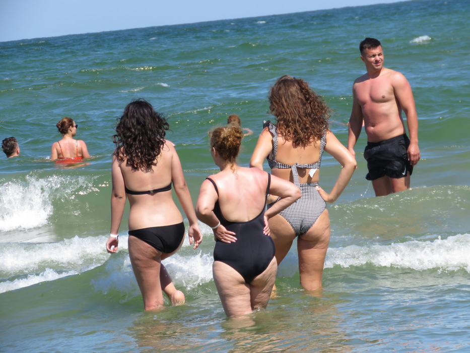 Jurata de la Pro TV a petrecut cu prietenele pe o plajă din Mamaia