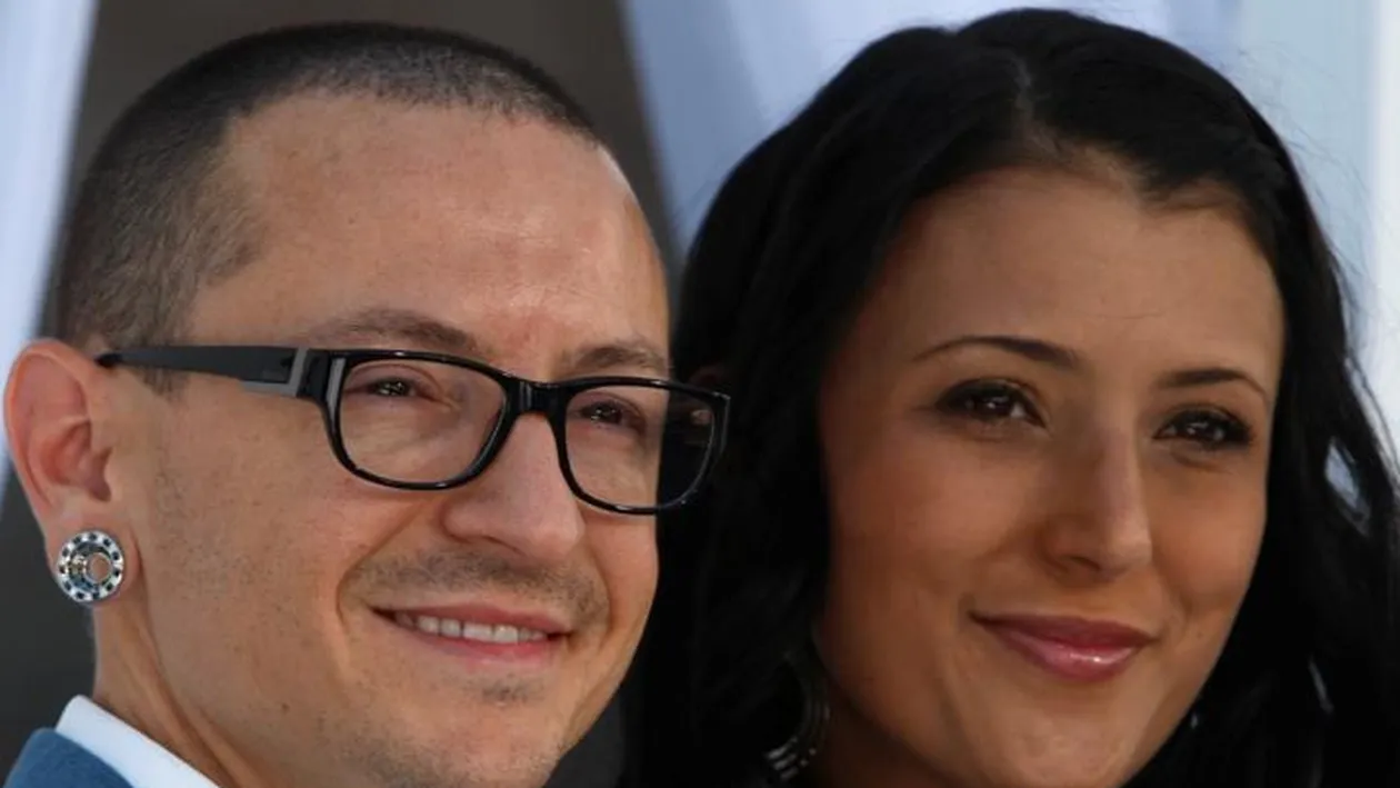 Imagini cu solistul Linkin Park chiar înainte de sinucidere! 