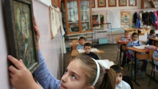 Informaţia care îi priveşte pe toţi elevii. Încă sunt obligaţi să participe la controversata oră de Religie, chiar dacă e opţională