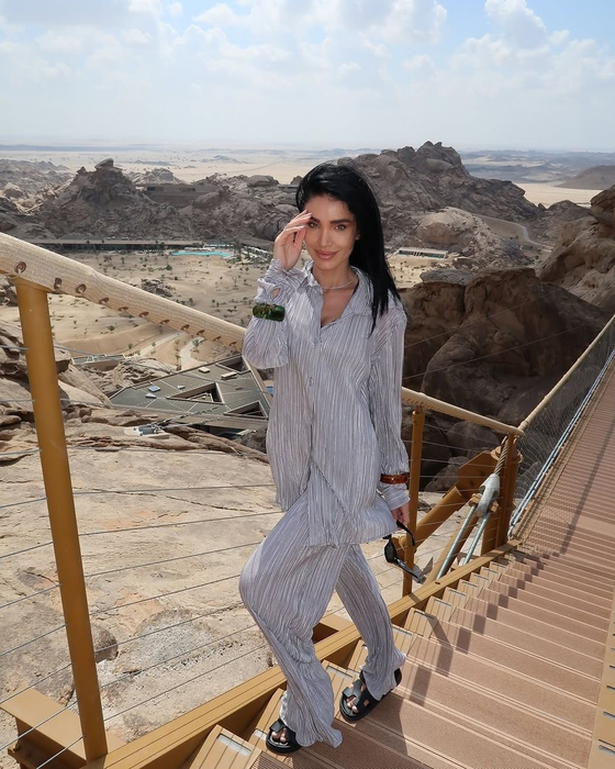 Nu e o glumă! Cât costă o noapte de cazare în resortul din Arabia Saudită în care stă Adelina Pestrițu
