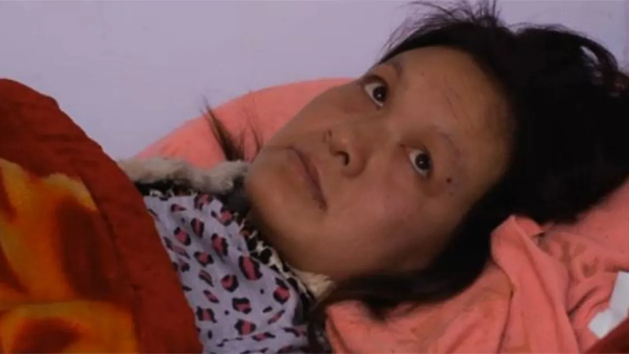 Nici in timpul inchizitiei nu s-a intamplat asa ceva!O femeie insarcinata in 6 luni a fost tarata din casa si obligata sa avorteze