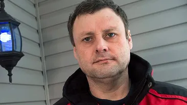 A intrat în închisoare pentru posesie de droguri, dar nu avea la el decât rămăşiţele unui prieten răposat!