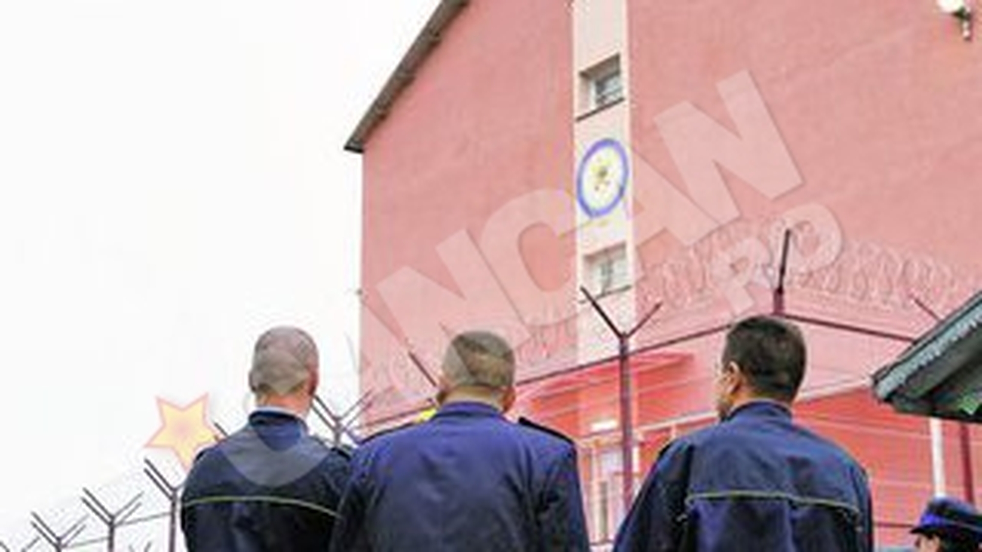 Premiera absoluta la Iasi. Hotii si violatorii, angajati sa vanda produse si servicii italienilor