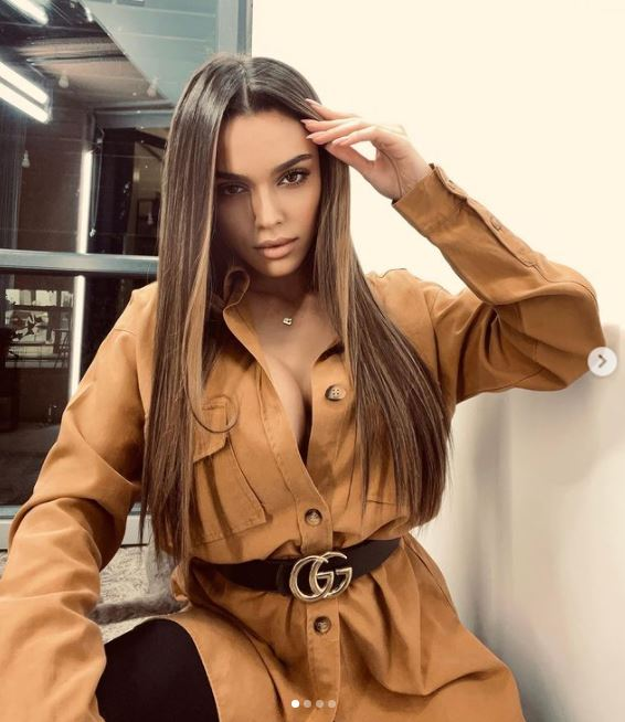 Karmen și-a pus silicoane XXL? Fiica lui Adi Minune, cu cel mai obraznic decolteu și a fost luată la mișto: “Să nu-ți cadă «baloanele» ?” | FOTO