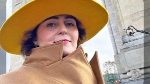 Colecția impresionantă de pălării a misterioasei doamne de la parada de 1 Decembrie | GALERIE FOTO
