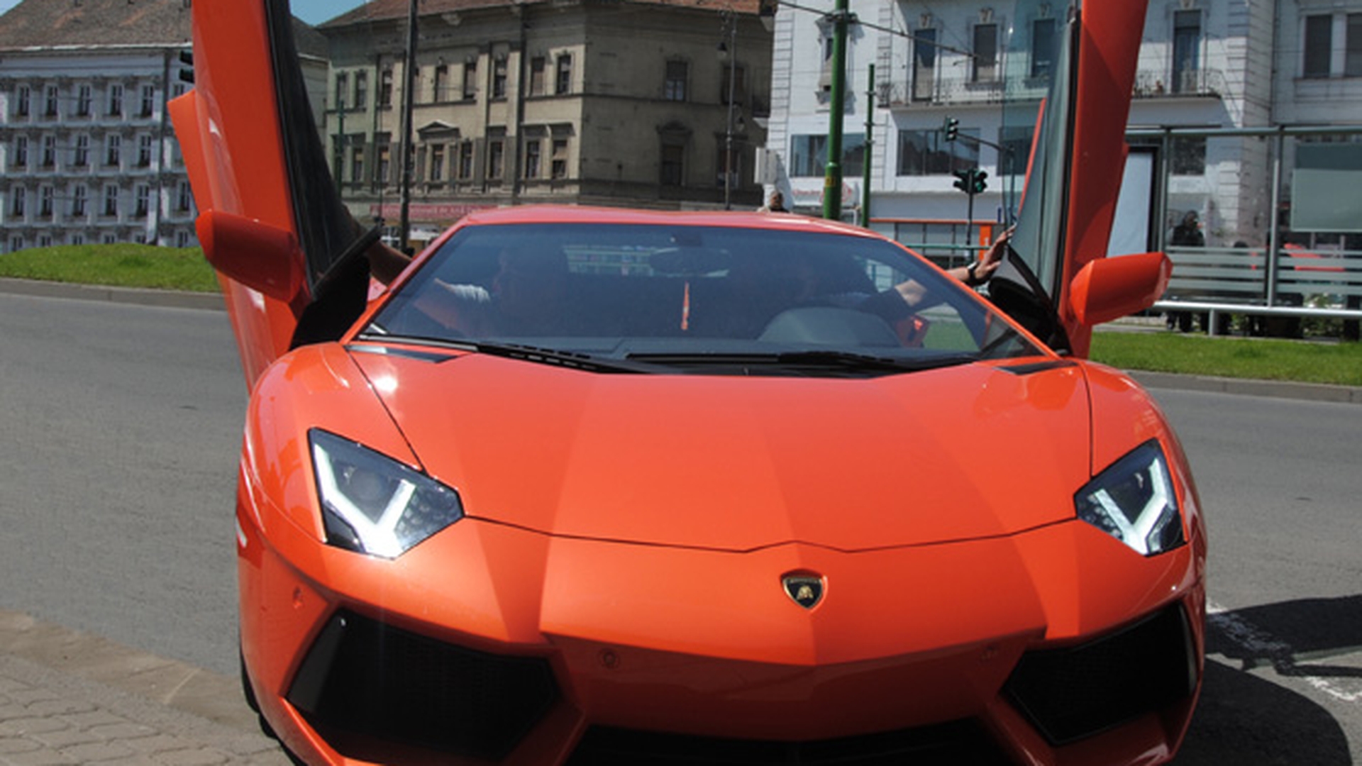 Credeai ca un Lamborghini Aventador e prea mult pentru Romania? Uite-l pe al doilea! Vezi cum arata si cine are bijuteria asta!