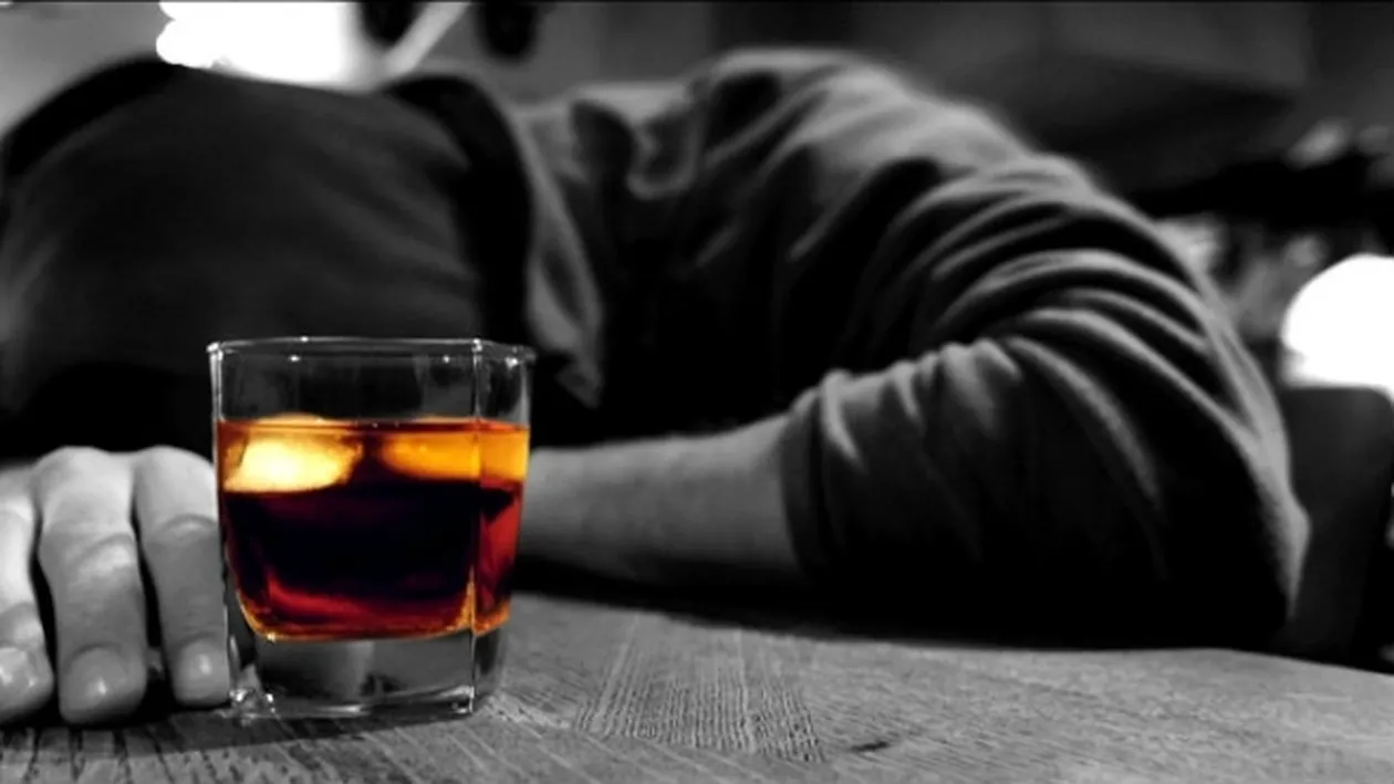 Peste 100 de persoane au murit după ce au consumat alcool contrafăcut