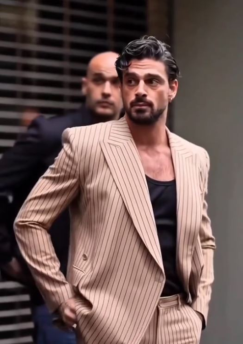 Michele Morrone a dezvăluit cine este femeia pentru care revine în România. Actorul care a înnebunit planeta cu rolul din „365 de zile” apariție surpriză în București