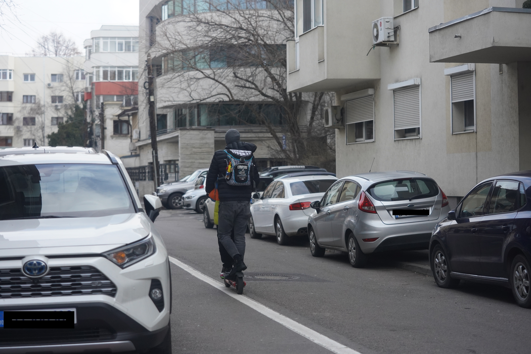 Lucian Viziru a depășit problemele medicale, iar acum umblă sprinten pe trotinetă! Așa-și protejează actorul copilul! 