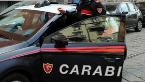 Un român din Italia a sunat la poliție spunând că îl bătea soacra. Ce a urmat e de neimaginat.