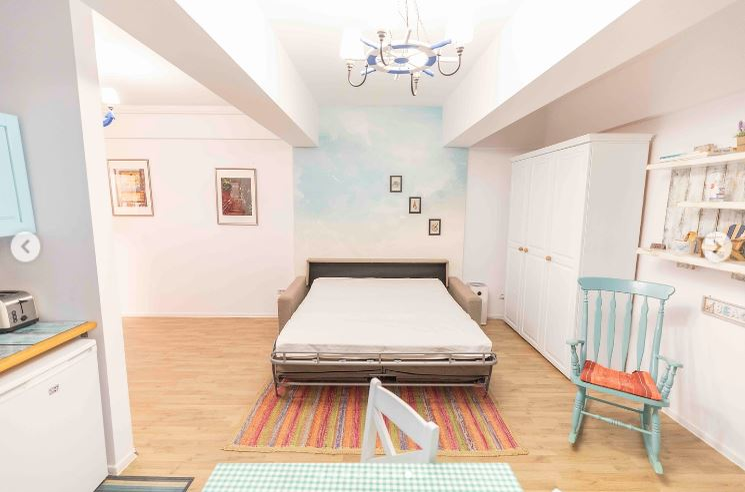 Cum arată apartamentul lui Cabral de la malul mării? Îl vinde complet mobilat şi utilat