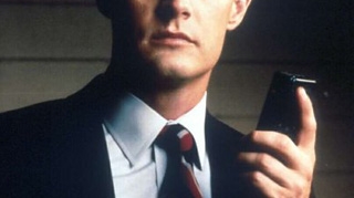 Vi-l mai amintiti pe Kyle MacLachlan, agentul Cooper din "Twin Peaks"? Ia uite ce bine arata la 52 de ani!