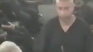 Un judecator cuprins de febra Valentine's Day. A condamnat un barbat sa-i cumpere flori nevestei si sa o scoata in oras