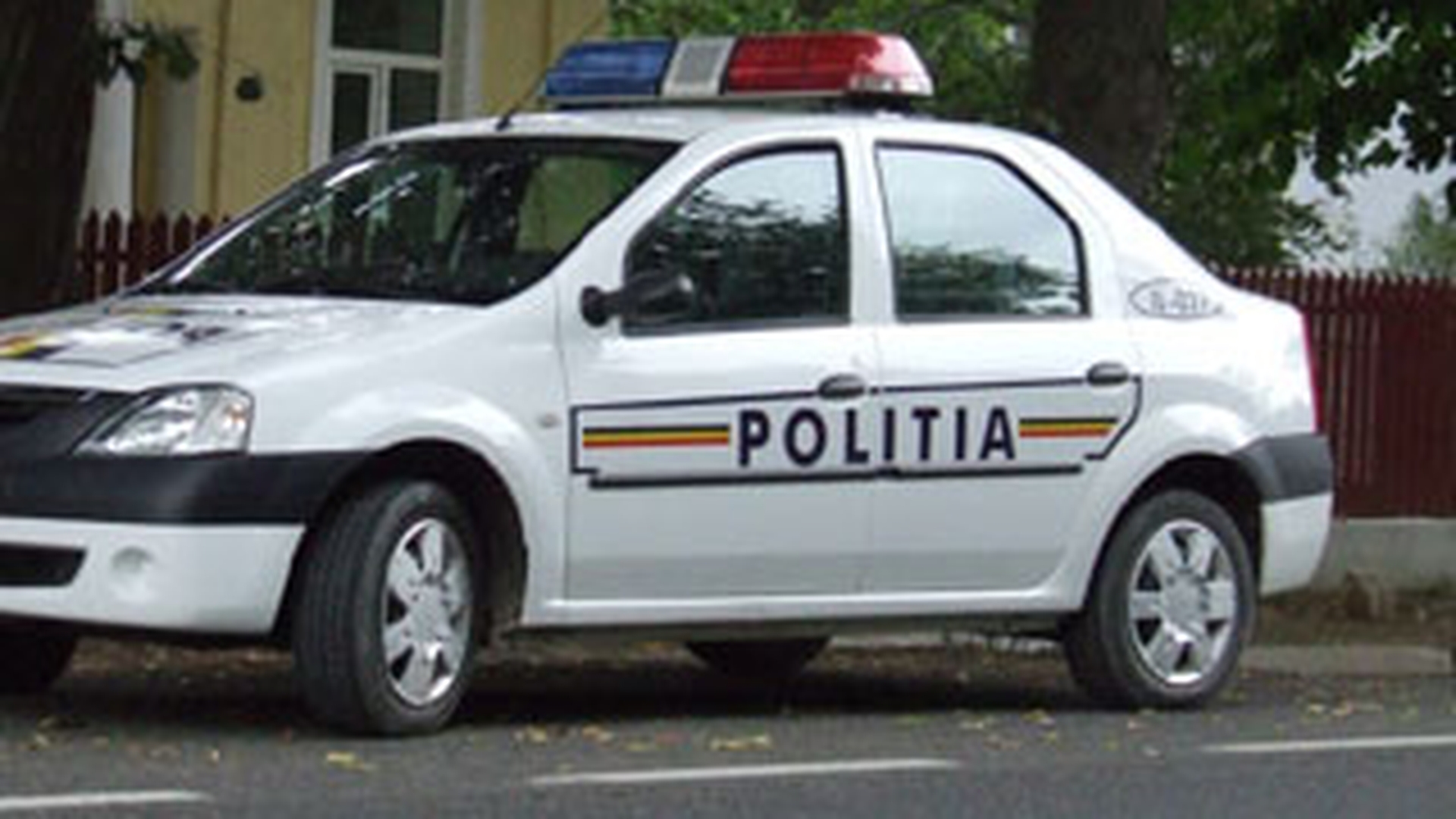 Politistii vor cumpara pulovere de 4 milioane de lei noi si cravate de peste 700.000 de lei noi!
