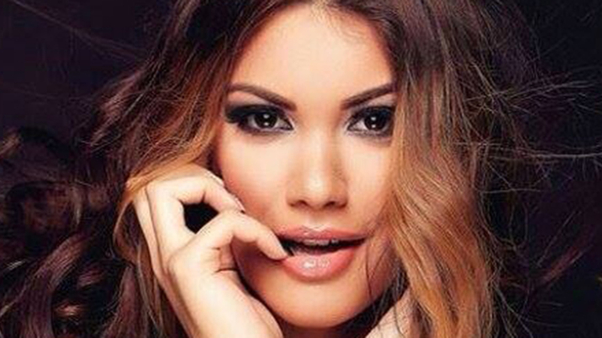 E oficial de acum! Fata lui Salam ii calca pe urme tatalui. Isi lanseaza primul videoclip din cariera