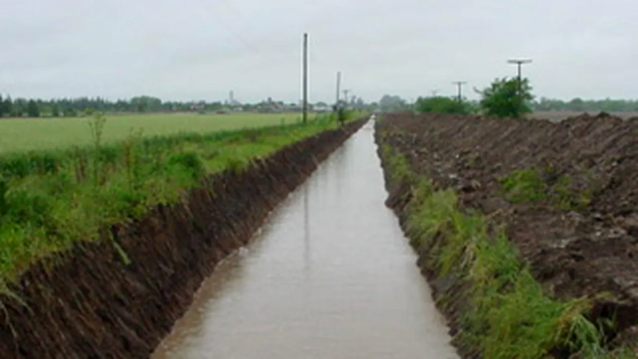 Cadavrul unei femei a fost descoperit intr-un canal pluvial din judetul Hunedoara