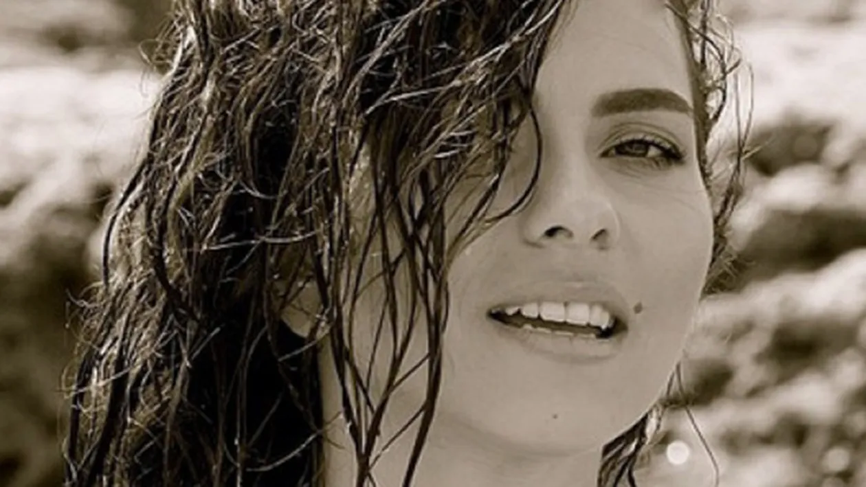 Daca ieri era cu semn de intrebare, astazi este cert: Inna s-a lasat pozata fara sutien! Imagine realizata cu putin timp in urma